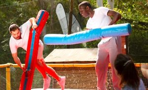 Te proponemos como actividad para tu despedida el Humor Amarillo en Platja d'Aro. Más de 20 juegos diferentes