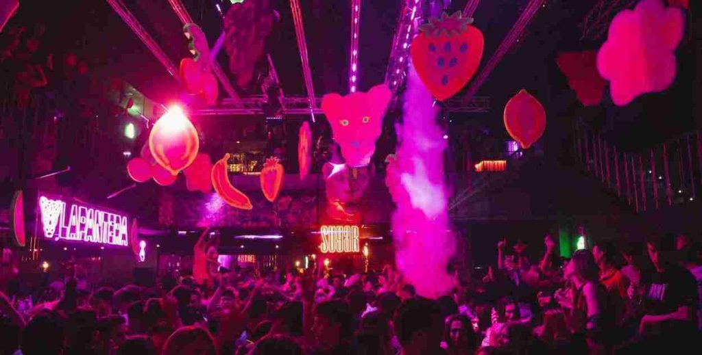 cena con espectáculo y discoteca en Platja d'Aro