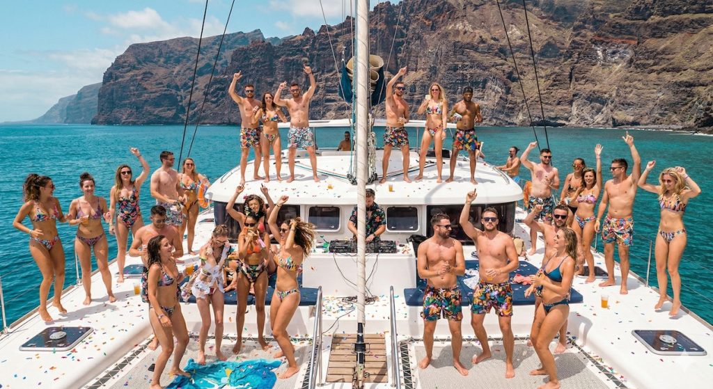 Fiesta en un barco para despedidas de soltero en Tenerife