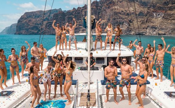 Fiesta en un barco para despedidas de soltero en Tenerife